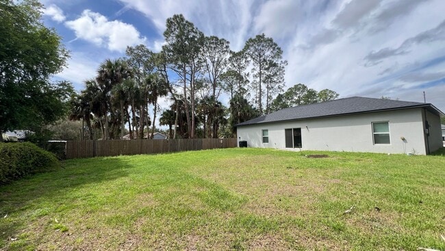 Building Photo - AWESOME 3 Bedroom, 2 Bathroom Home in Beautiful Palm Bay!!