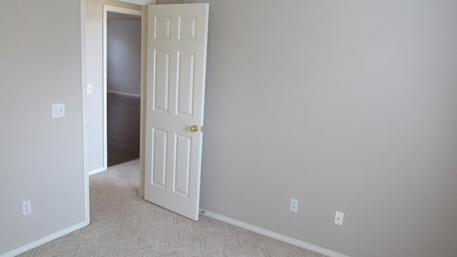 Building Photo - 1902 SW Spruce Rd