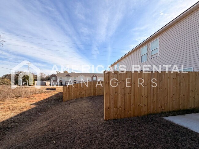 Building Photo - Spacious Two-Story Townhome with Open Layout!