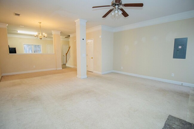 Building Photo - 2 Bedroom, 2.5 Bath Available in Hampton F...