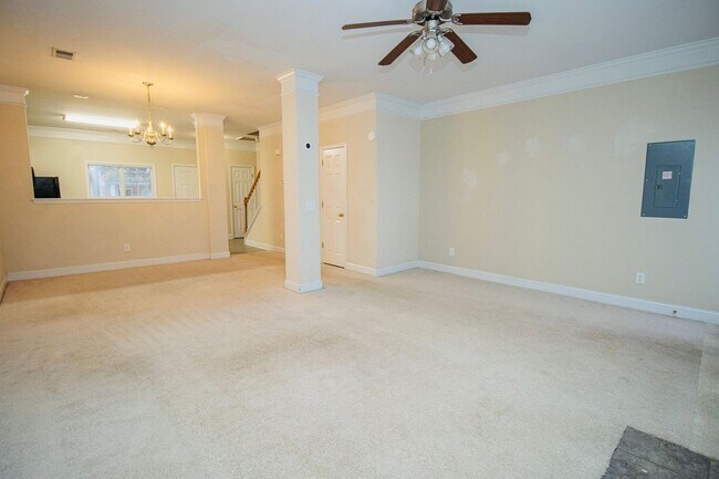 Building Photo - 223 Forest Green Dr