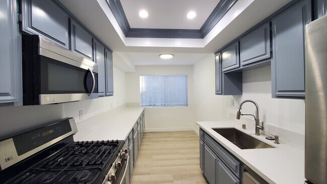 Building Photo - 9039 Van Nuys Blvd