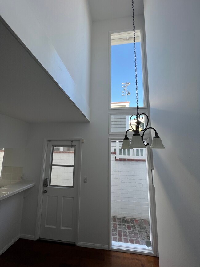 Building Photo - 109 Grand Canal