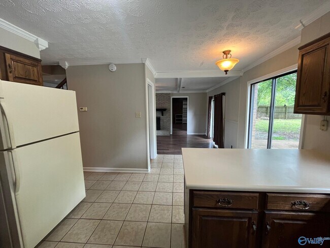 Building Photo - 2006 Lancaster Ave SW