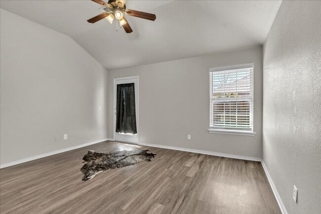 Building Photo - Adorable remodel in Yukon/Mustang schools