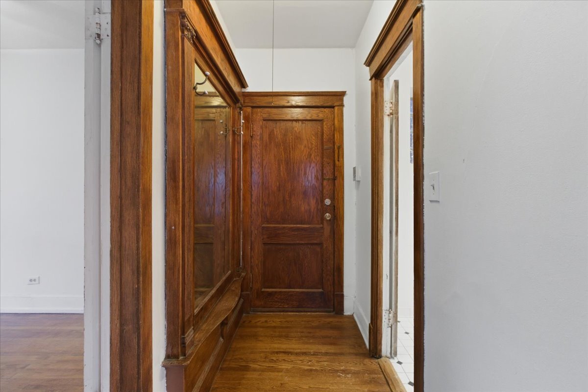 Building Photo - 4000 N Southport Ave