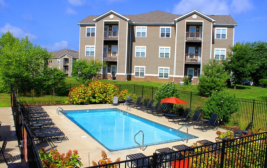 Resort style pool - The Stratum at Indiana