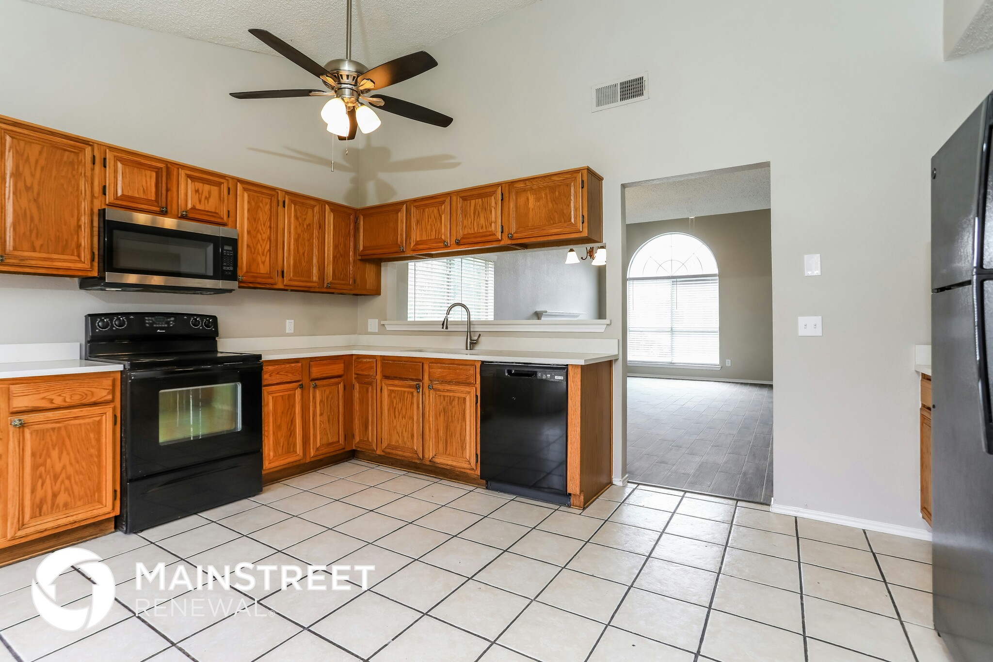 Building Photo - 1328 E Miller Dr