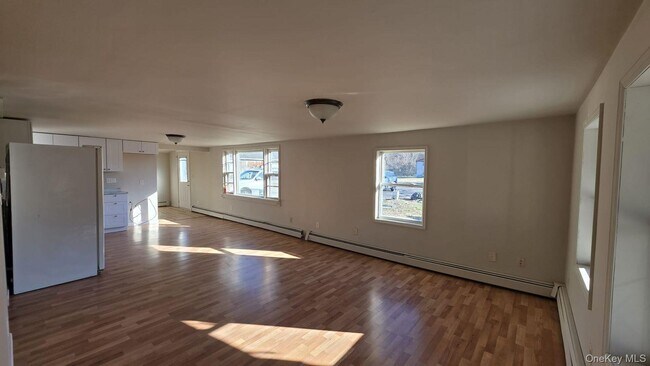 Building Photo - 882 NY-52