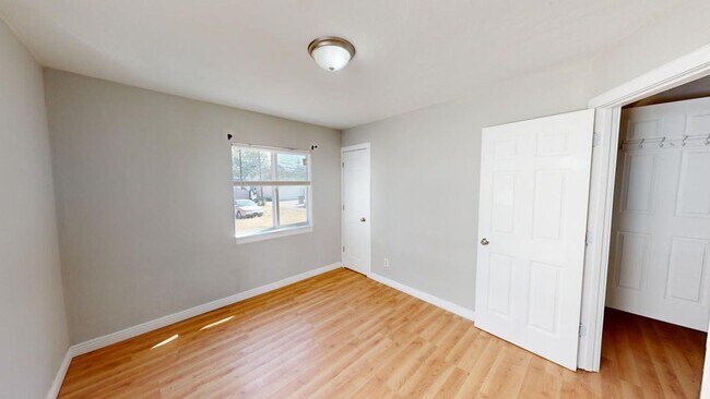 Building Photo - 388 S Powell Ave