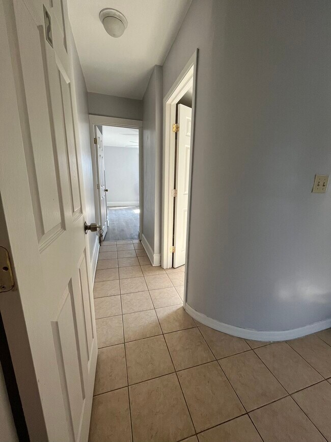 Hallway - 332 Franklin St
