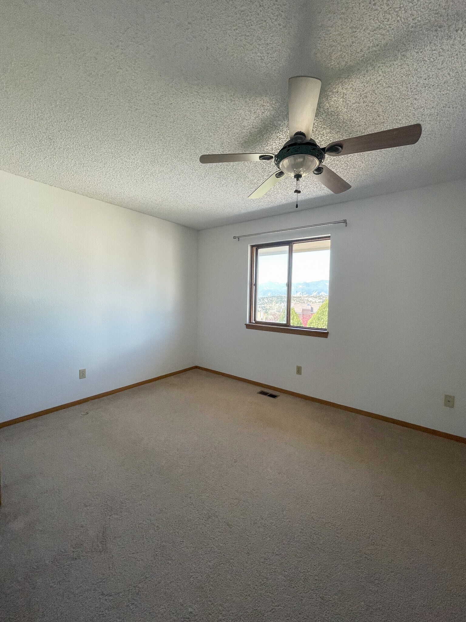 Building Photo - 5507 Fiesta Ln