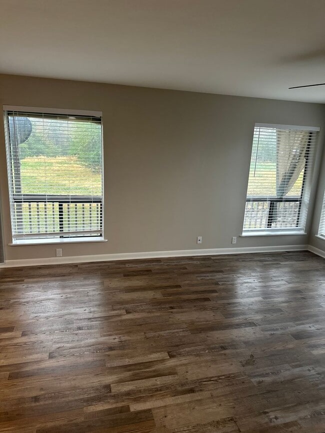 Building Photo - Completely Remodeled 2 Bedroom, 2 Bathroom ground floor Condo in Heber Springs