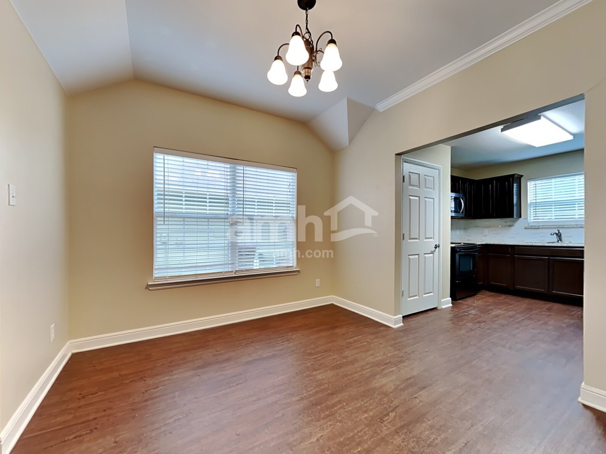 Building Photo - 2301 Arrowhead Dr