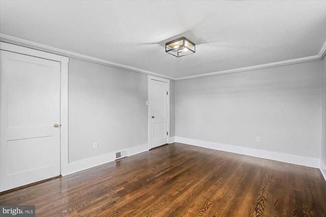 Building Photo - 1152 Stanley Ave