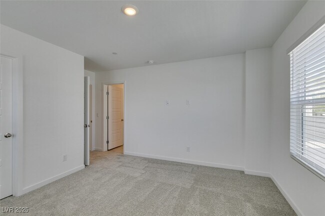 Building Photo - 6229 Mangler St