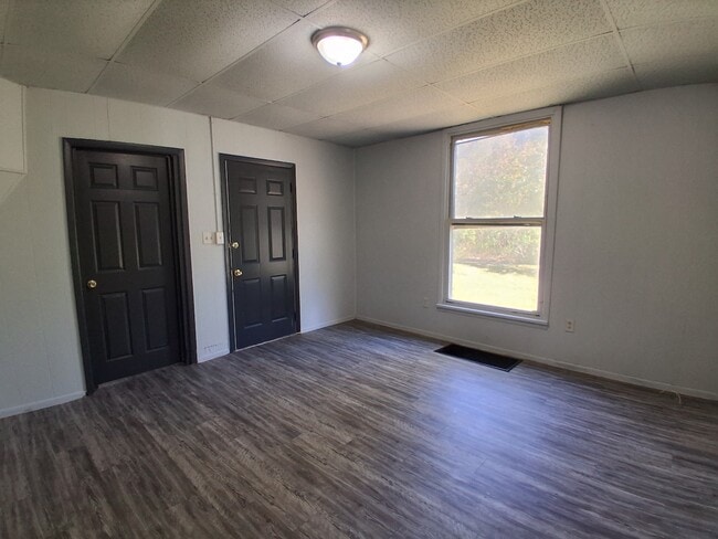 Building Photo - 714 Bryan Ave