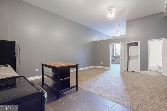 Building Photo - 507 N Paca St