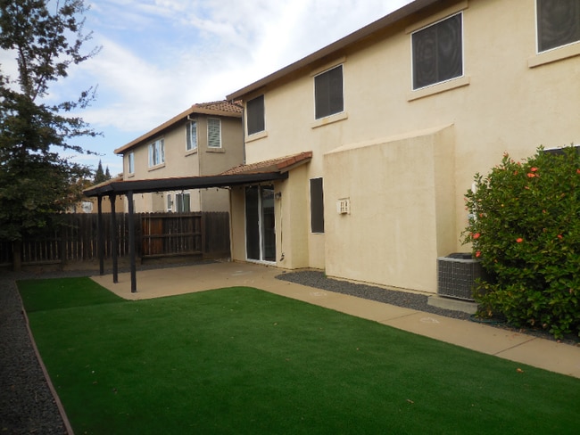 Building Photo - 1734 Lee Dr