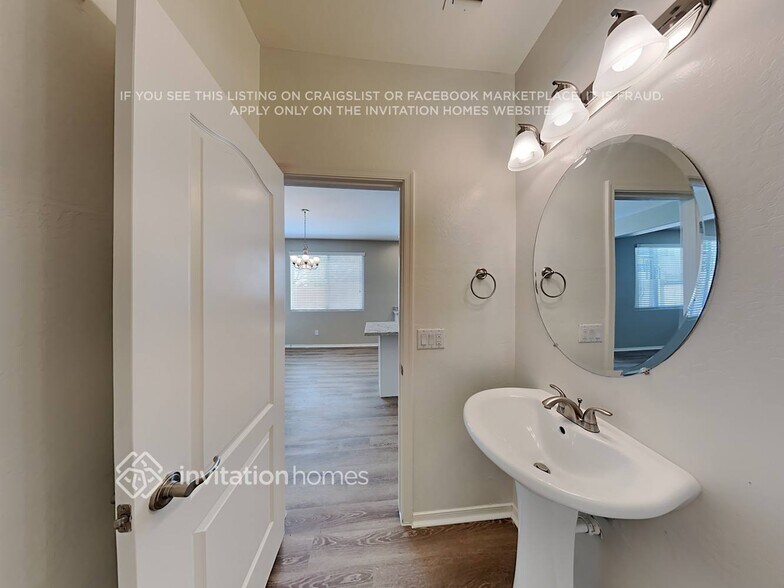 Building Photo - 15126 N 173rd Dr