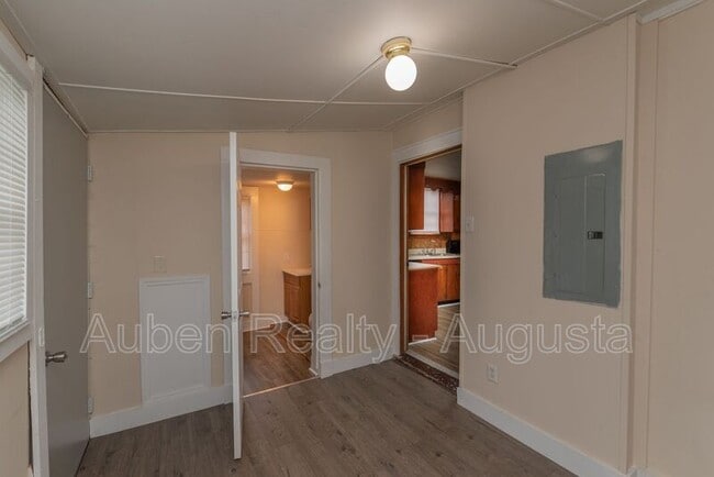 Building Photo - 151 Curry St