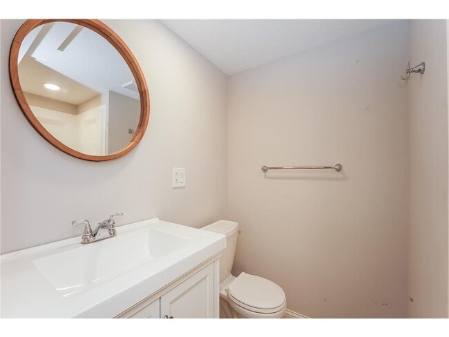 Building Photo - 5928 York Ave S