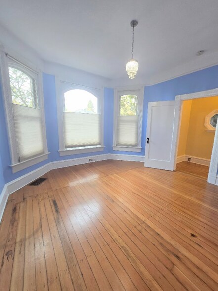 Building Photo - 10 S Bellevue Ave
