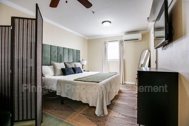 Building Photo - 350 W Ave L