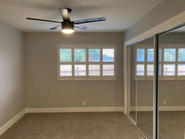 Building Photo - 502 Oak Ridge Dr