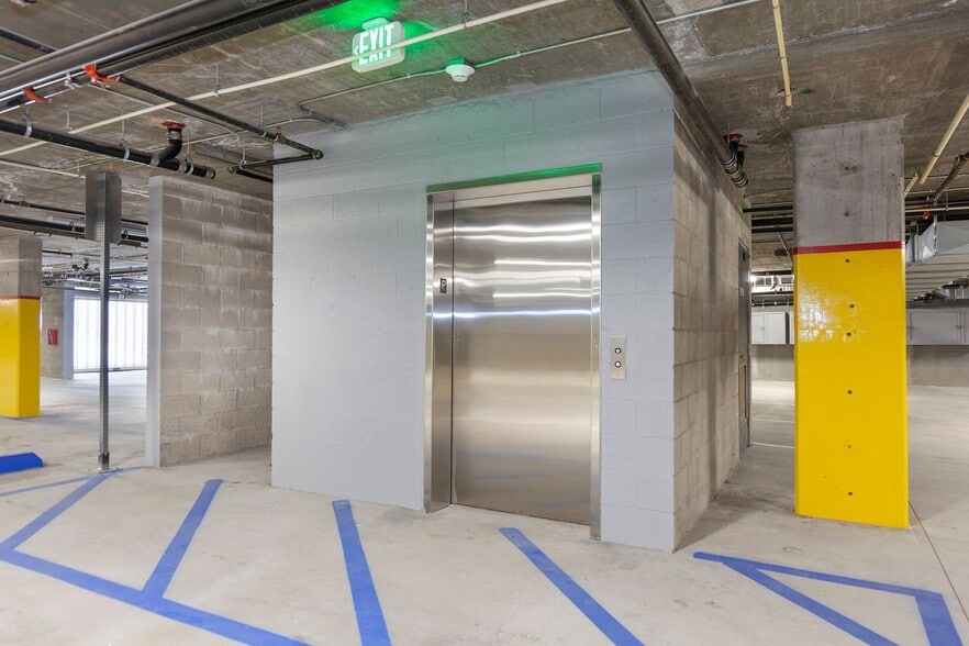 Building Photo - 1059 Elm Ave