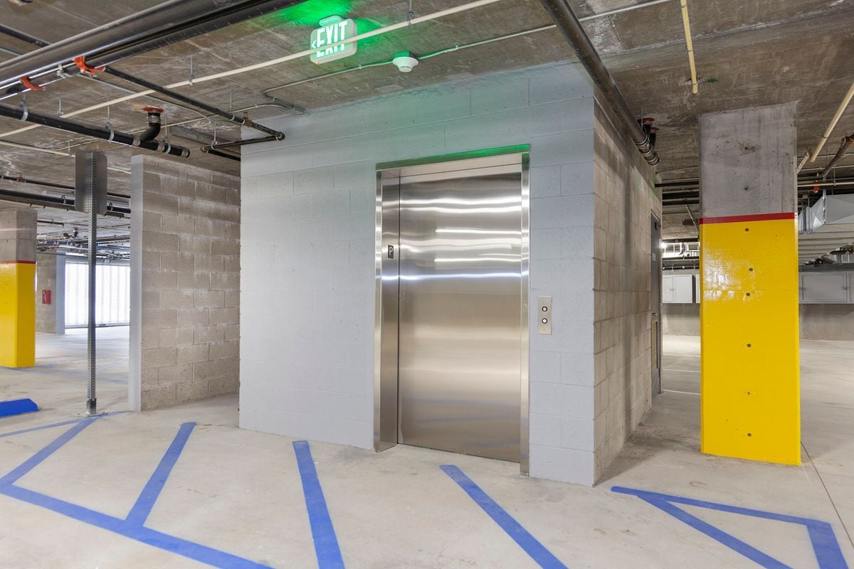 Building Photo - 1059 Elm Ave