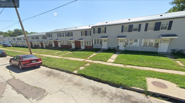Primary Photo - $900 - 2 Bedroom 1 Bathroom Townhome