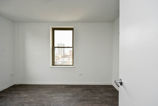 Building Photo - 940 W Winona St