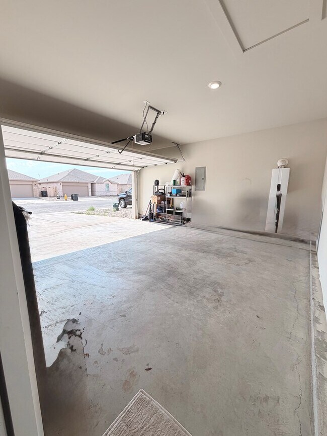 Building Photo - 6400 Bluebell Dr