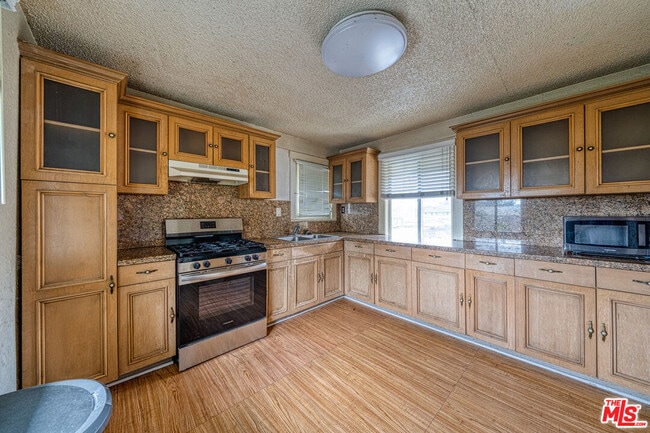 Building Photo - 1677 S Harvard Blvd