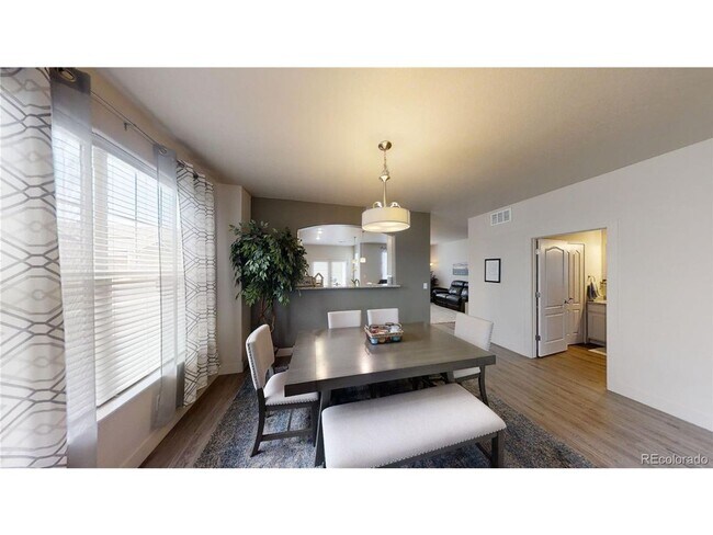 Building Photo - Available 4/2: Beautiful End Unit Townhome in Cherrywood Park