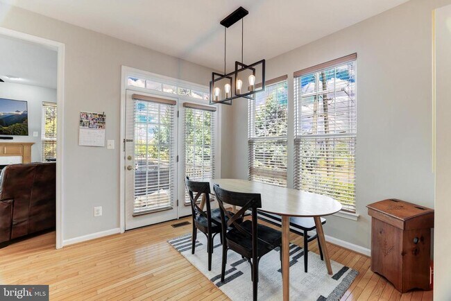 Building Photo - 2520 Banshire Dr