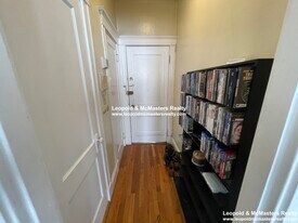 Building Photo - 225 Kelton St