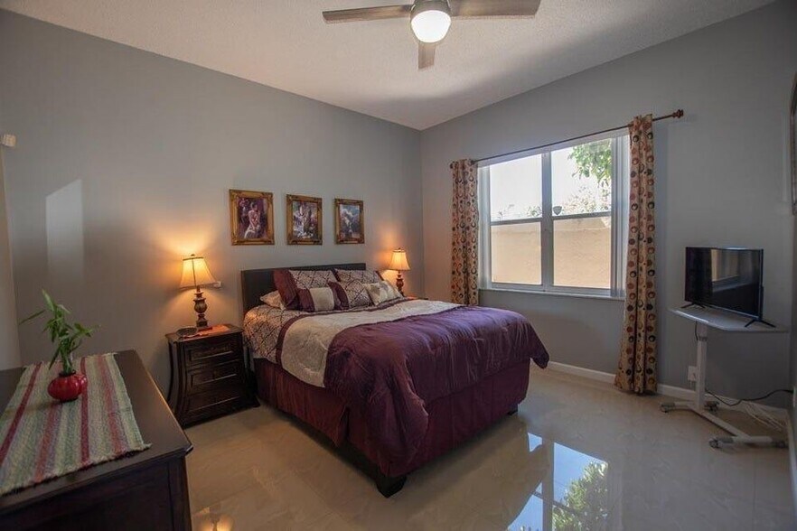 Building Photo - 608 Lake Wellington Dr