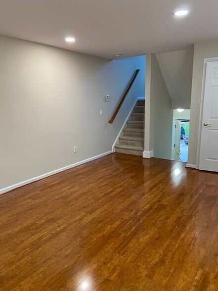 Building Photo - 2002 Larson Dr