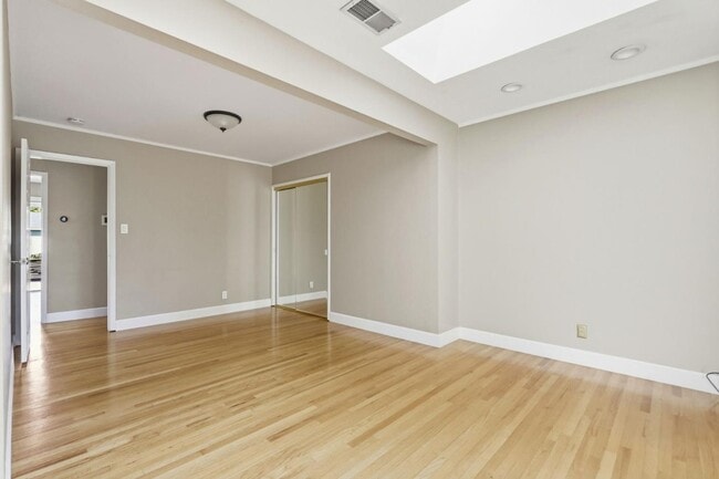 Building Photo - 954 Sunlite Dr