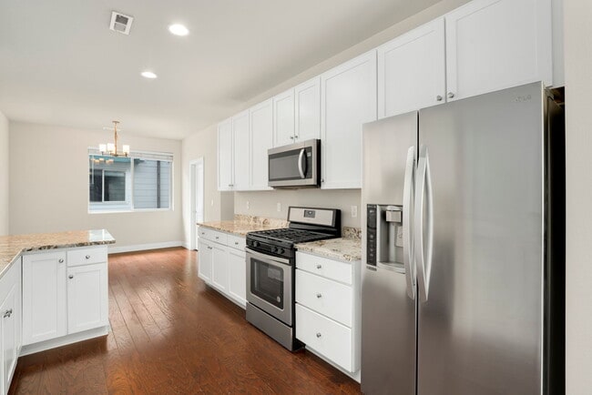 Primary Photo - 1276 W 11th Ave