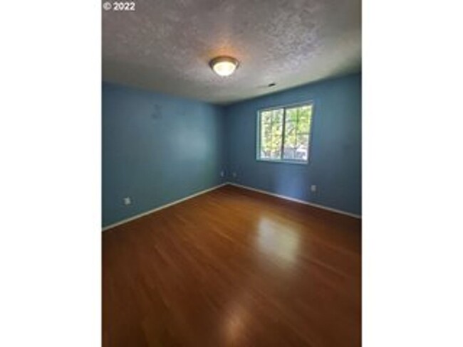 Building Photo - 3 Bedroom Fairview Home, Close to Blue Lak...