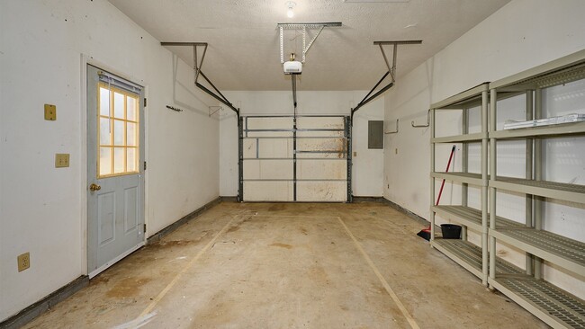 Building Photo - For Rent: 3BR, 2BA home with garage for rent.