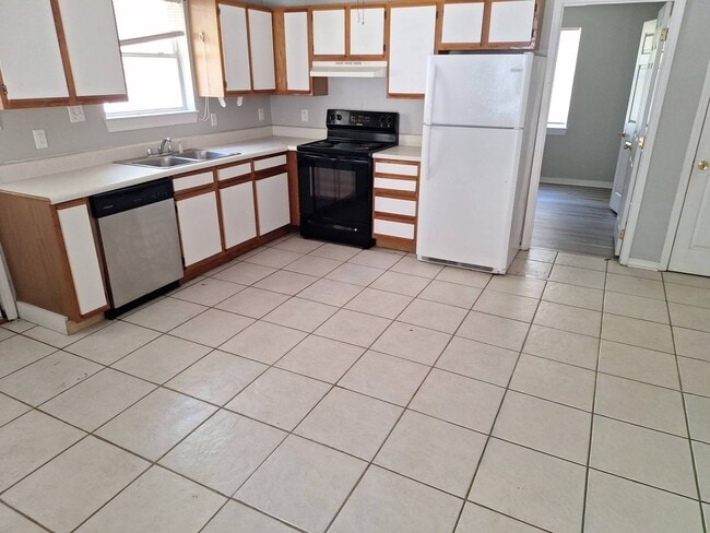 Building Photo - 8100-8104 Exchange St