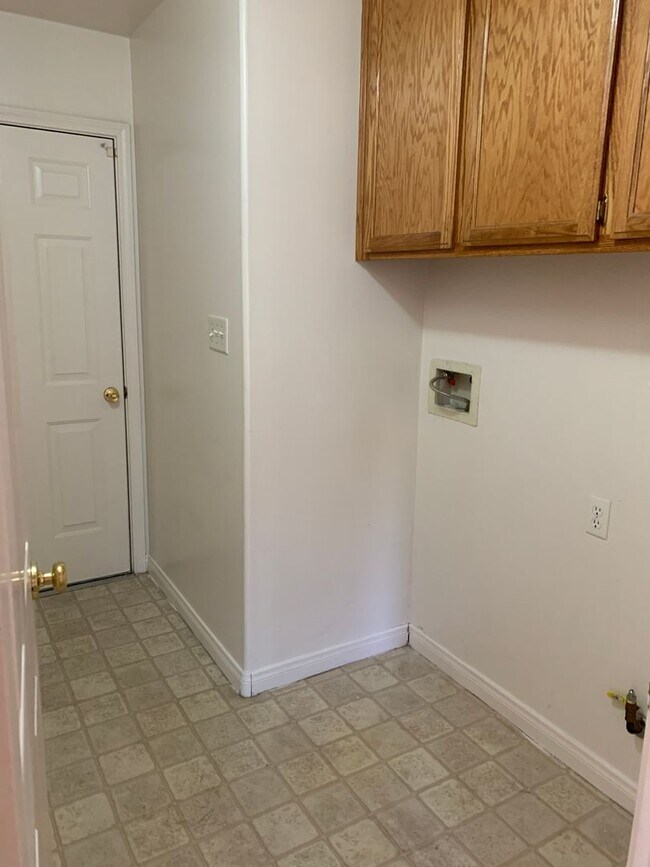 Building Photo - 5404 El Palacio Dr