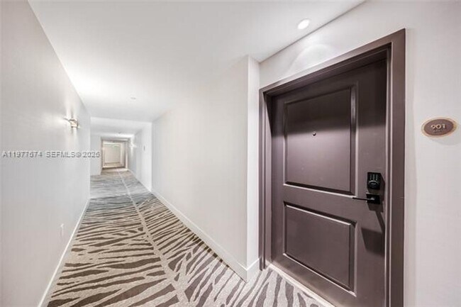 Building Photo - 7910 Harbor Island Dr