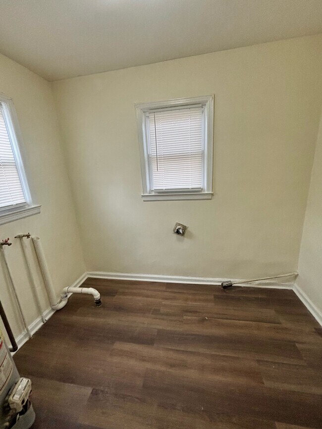 Building Photo - 1700 Sonne Ave