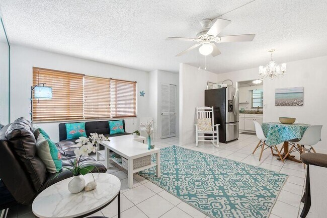 Building Photo - 1401 N 12th Ct