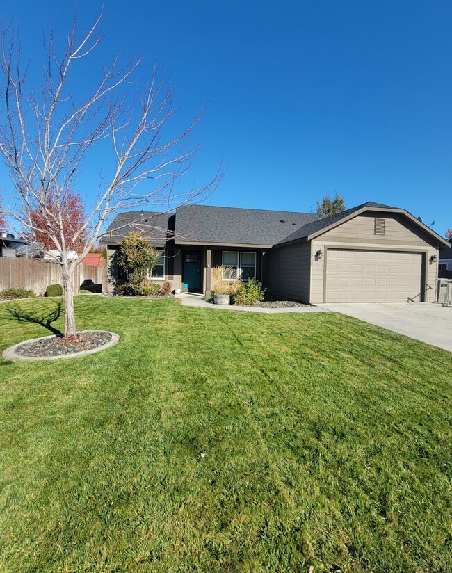 Primary Photo - Beautiful West Richland Home